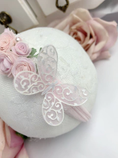 Aplique de borboleta modelo 49 branca em Cetim vazada e voil na internet