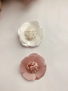 Aplique de flores em Cetim para montar com miolo - loja online