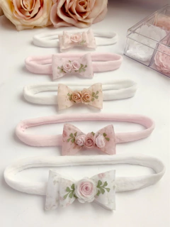 Kit flores Espiral para montar e lacinhos estampado na internet