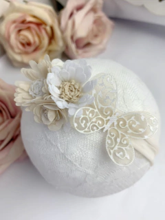 Aplique de borboleta modelo 49 branca em Cetim vazada e voil - comprar online