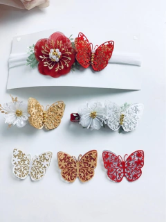 Aplique de borboleta vazada em lurex e cetim rendada na internet