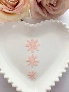 Aplique de flores em Cetim - Modelo 4- 3 tamanhos (1,5cm,2cm e 2,5cm)