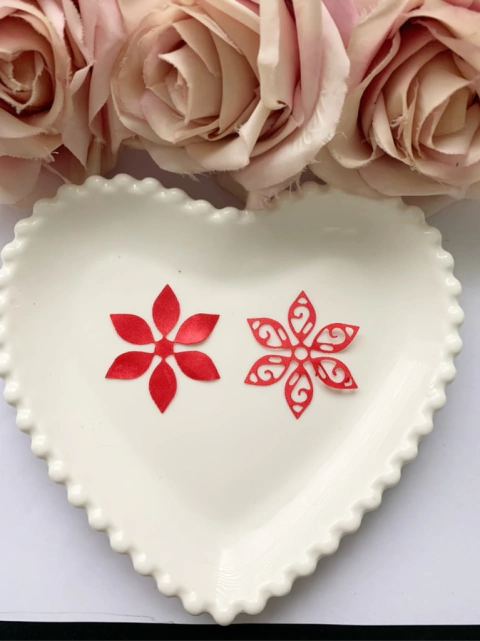 Flores em Cetim vazada