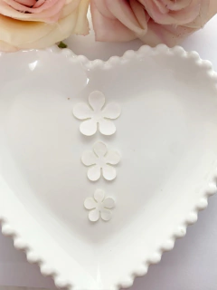 Aplique de flores em Cetim - Modelo 1 - 3 tamanhos (1,5cm,2cm e 2,5cm)