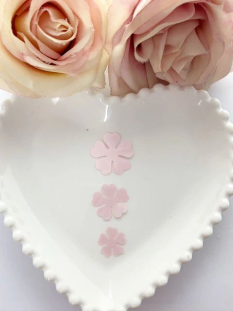 Aplique de flores em Cetim - Modelo 3- 3 tamanhos (1,5cm,2cm e 2,5cm)