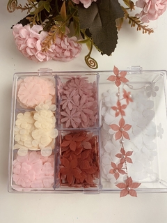 Kit com 720 flores de outono com furo para aramado - Drimia
