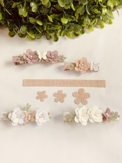 Flores e tira em linho - comprar online