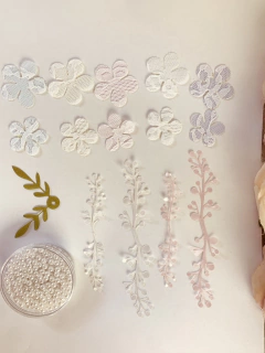 kit apliques flores em renda e folhagem cetim - Drimia