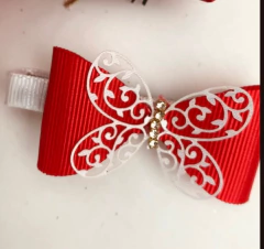 Aplique de borboleta em Cetim vazada na internet