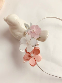 Imagem do kit apliques com flores corte duplo e furo