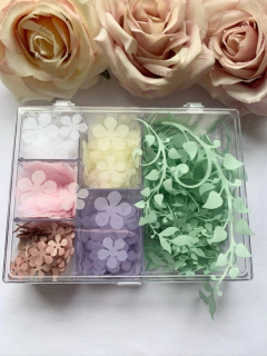 Kit com 850 apliques de flores e folhagem