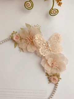 Aplique de borboleta vazada em cetim rendada modelo 6 - Drimia