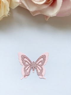 Aplique de borboleta vazada em lurex e cetim