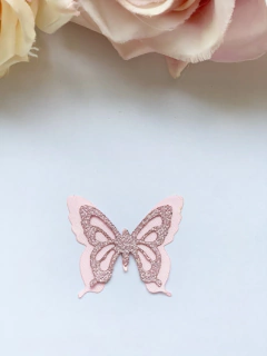 Aplique de borboleta vazada em lurex e cetim