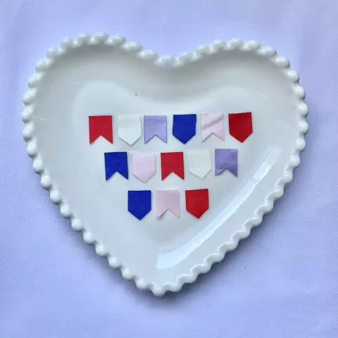 Kit com 5 cores de apliques de bandeirinha para festa junina