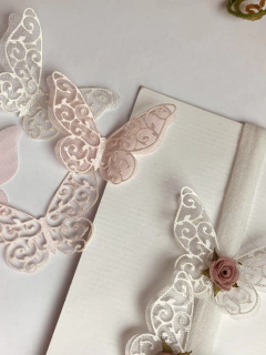 Borboleta vazada em cetim rendada e voil - comprar online