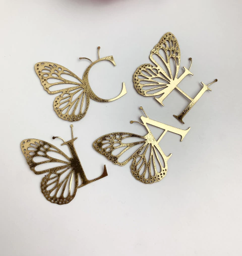 Aplique de borboleta vazada COURINO LETRA