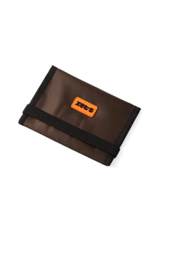 Tabaqueira marrom e laranja na internet