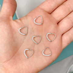 Piercing coração cravejado