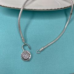 Pulseira para berloques fecho cadeado na internet