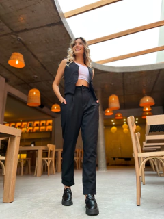 Imagem do COLETE LINHO LEOPOLDINA PRETO