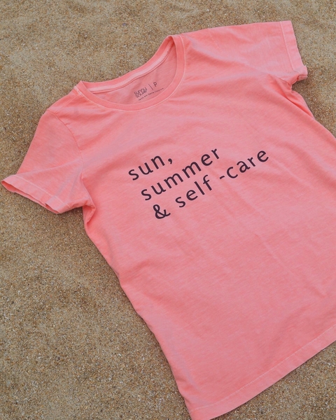 T-SHIRT "SUN, SUMMER E SELF-CARE" ROSA