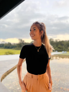 BLUSA CANELADA GOLA CARECA PRETA
