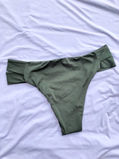 CALCINHA JURERÊ VERDE MILITAR GLOW
