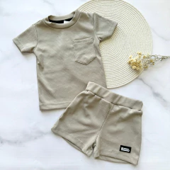 CONJUNTO REMERA Y SHORT WAFFLE - tienda online