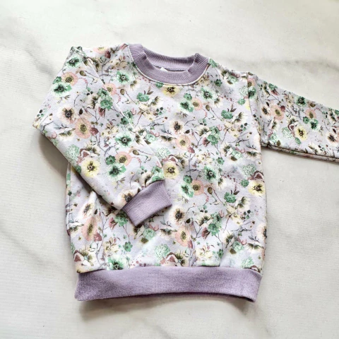 BUZO FRISADO FLORCITAS LILA