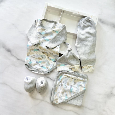 AJUAR 5 PIEZAS ALGODÓN ESTAMPADO EN CAJA