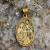 Collar Sagrada Familia en Oro 18k Laminado - Dije + Cadena (Mod. Oval) - Remualdi By Amarrarte Joyas – Diseños con identidad y significado