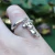 Anillo Gatito colgando de rama en Plata 925 - Amarrarte