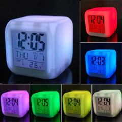 Relógio despertador de mesa Cube Led 7 Cores