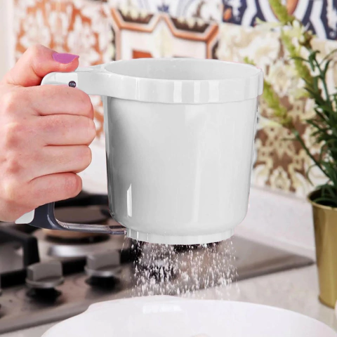 Polvilhador Tapioqueira Caneca Peneira Farinha com Gatilho