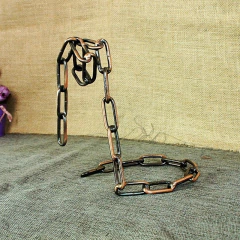 Suporte para Garrafa Corrente Suspensa com Efeito Surreal - La Criativa | Loja De Presentes Criativos, Utilidades Domésticas, Produtos Para Casa