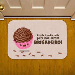 Tapete de Cozinha A Vida é Curta para não comer Brigadeiro - La Criativa | Loja De Presentes Criativos, Utilidades Domésticas, Produtos Para Casa