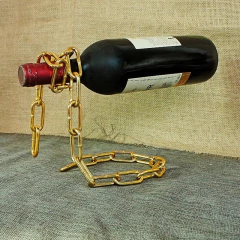 Imagem do Suporte para Garrafa Corrente Suspensa com Efeito Surreal