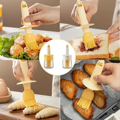 Porta Óleo Dispenser Patinho 2 em 1 com Pincel em Silicone