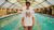 Remera blanca overside "Ni te vi" en internet