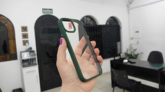 IPHONE 13 - CAPA ANTICHOQUE SPACE - TEXTURA VERDE MILITAR - comprar online