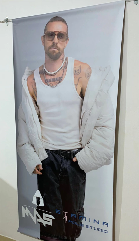 BANNER CON BOLSILLOS 1.90 X 0.90 MTS - comprar online