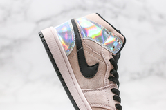 Air Jordan 1 Mid ''Dirty Powder Iridescent'' na internet