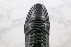 Sneaker LV Trainer na internet