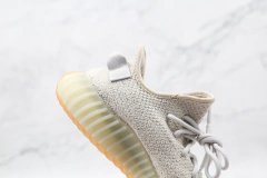 Yeezy Boost 350 V2 ''Sesame'' na internet