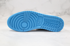 Air Jordan 1 Mid ''Laser Blue'' na internet