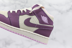 Air Jordan 1 Mid ''Pro Purple Desert Sand'' na internet