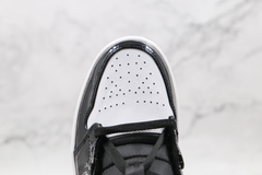 Air Jordan 1 Mid ''Carbon Fiber'' na internet