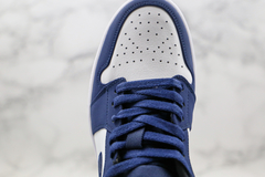Air Jordan 1 Low "Insignia Blue" na internet