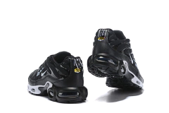 Air Max Plus 1 ''Overbranding Black'' na internet